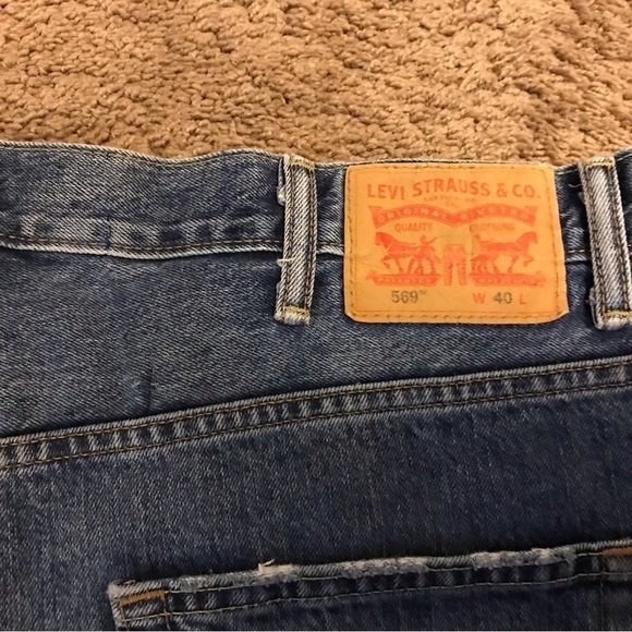 Levi's Men's 569 Loose Straight Denim Shorts - Picture 2 of 10